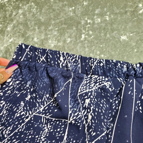 Mossimo Flowy Abstract Pattern Shorts - Picture 7 of 8